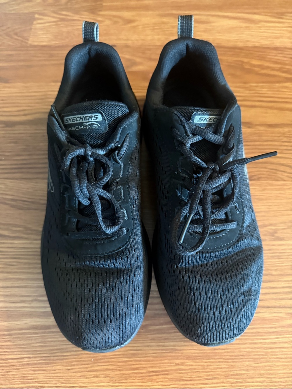 Skechers Black Men’s Lightweight Athletic Sneakers